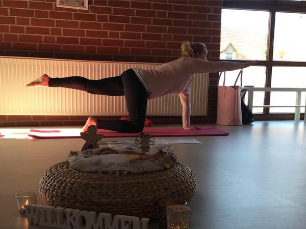 Ein Foto von Corinna Albrecht beim Yoga.