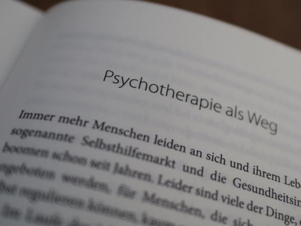 Aufnahme des Kapitelbeginns zum Thema Psychotherapie.