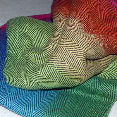 Das Didymos Lisca Regenbogen ist ein Tragetuch in regenbogenfarben