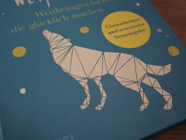 Teilaufnahme des Buchcovers mit der Abbildung des Wolfs.
