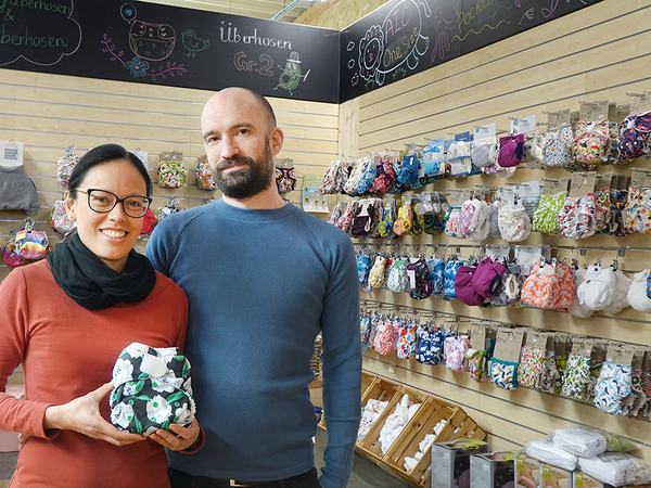 Aufnahme von Michelle und Erik in ihrem Laden in Trier.