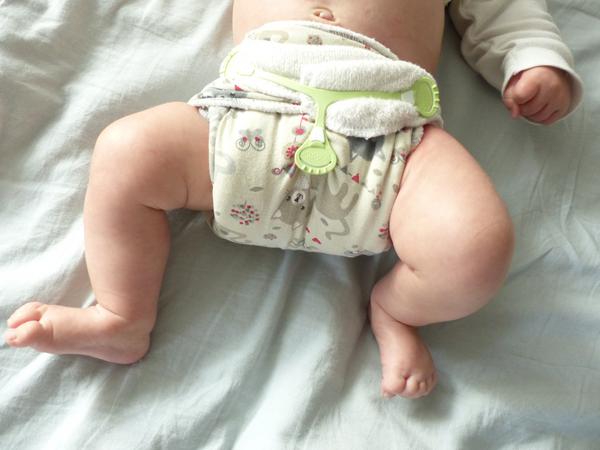 Veru PidiPuk-Konturwindel - getragen verkürzt Veru PidiPuk-Konturwindel. Meine Tochter trägt die Konturwindel mit verkürzter Leibhöhe.